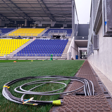 betongoten voor kabels in stadia en fabriekshallen