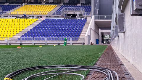 betongoten voor kabels in stadia en fabriekshallen